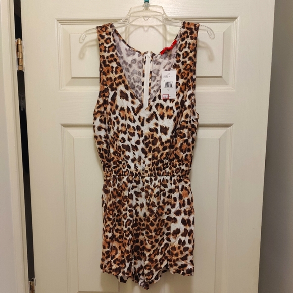 Guess leopard print sleeveless romper - v-neck - NWT - Size Small - Picture 1 of 6